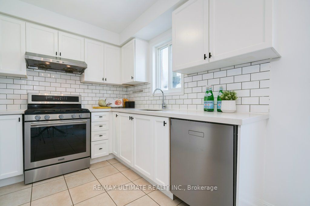 53 Juneau Cres