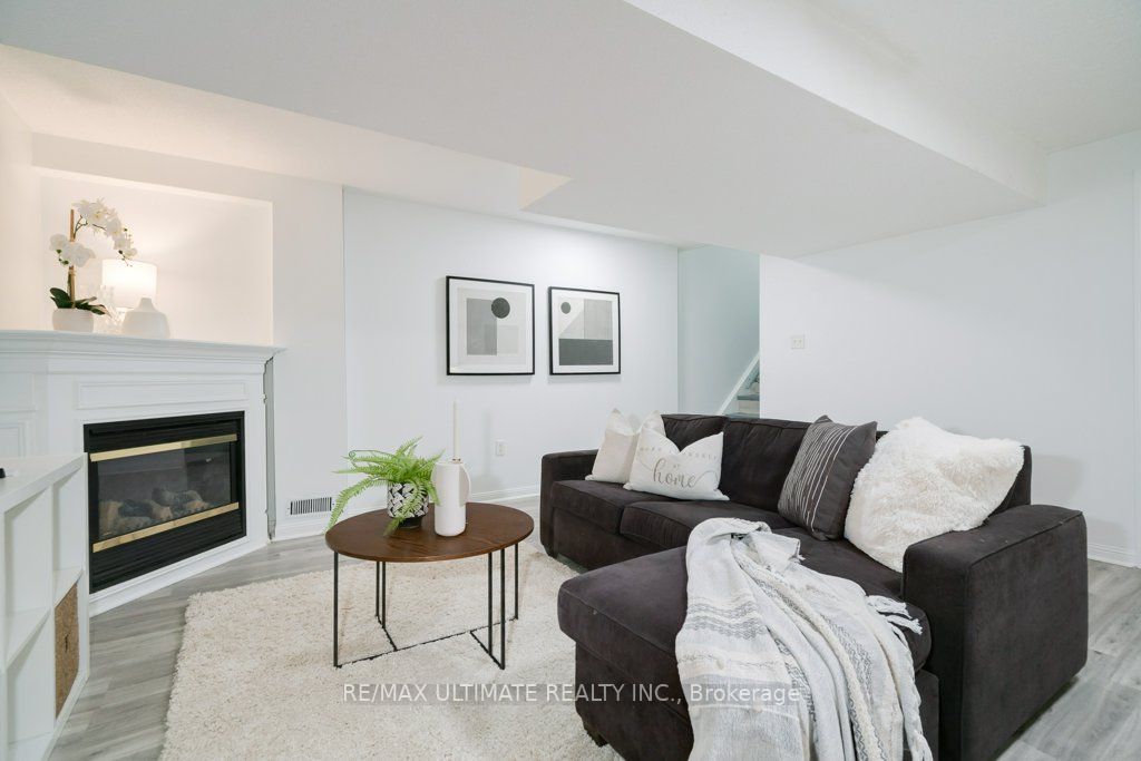 53 Juneau Cres