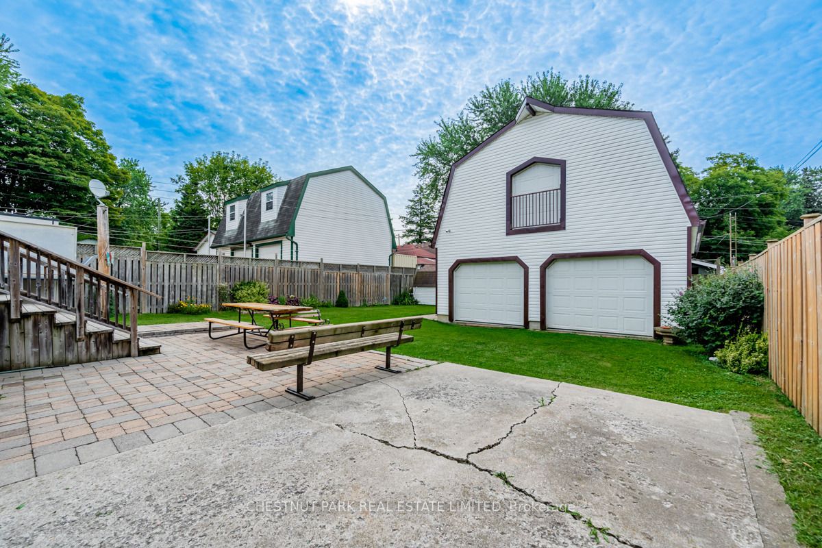 9 Kenmore Dr