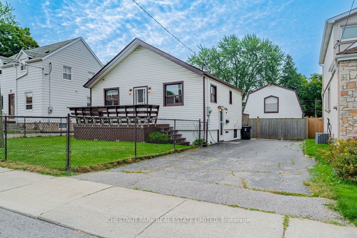 9 Kenmore Dr