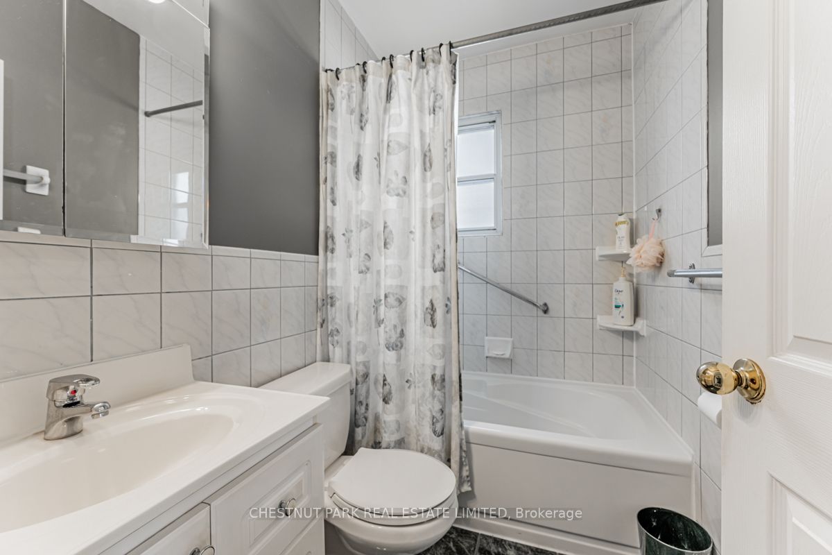 9 Kenmore Dr