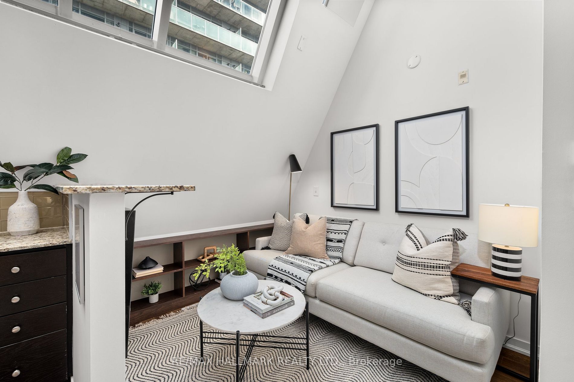 201 Carlaw Ave, #254
