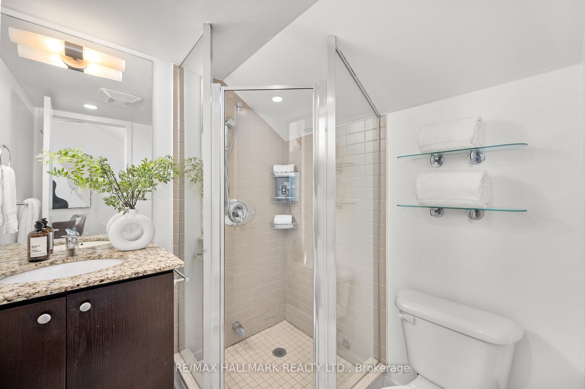 201 Carlaw Ave, #254