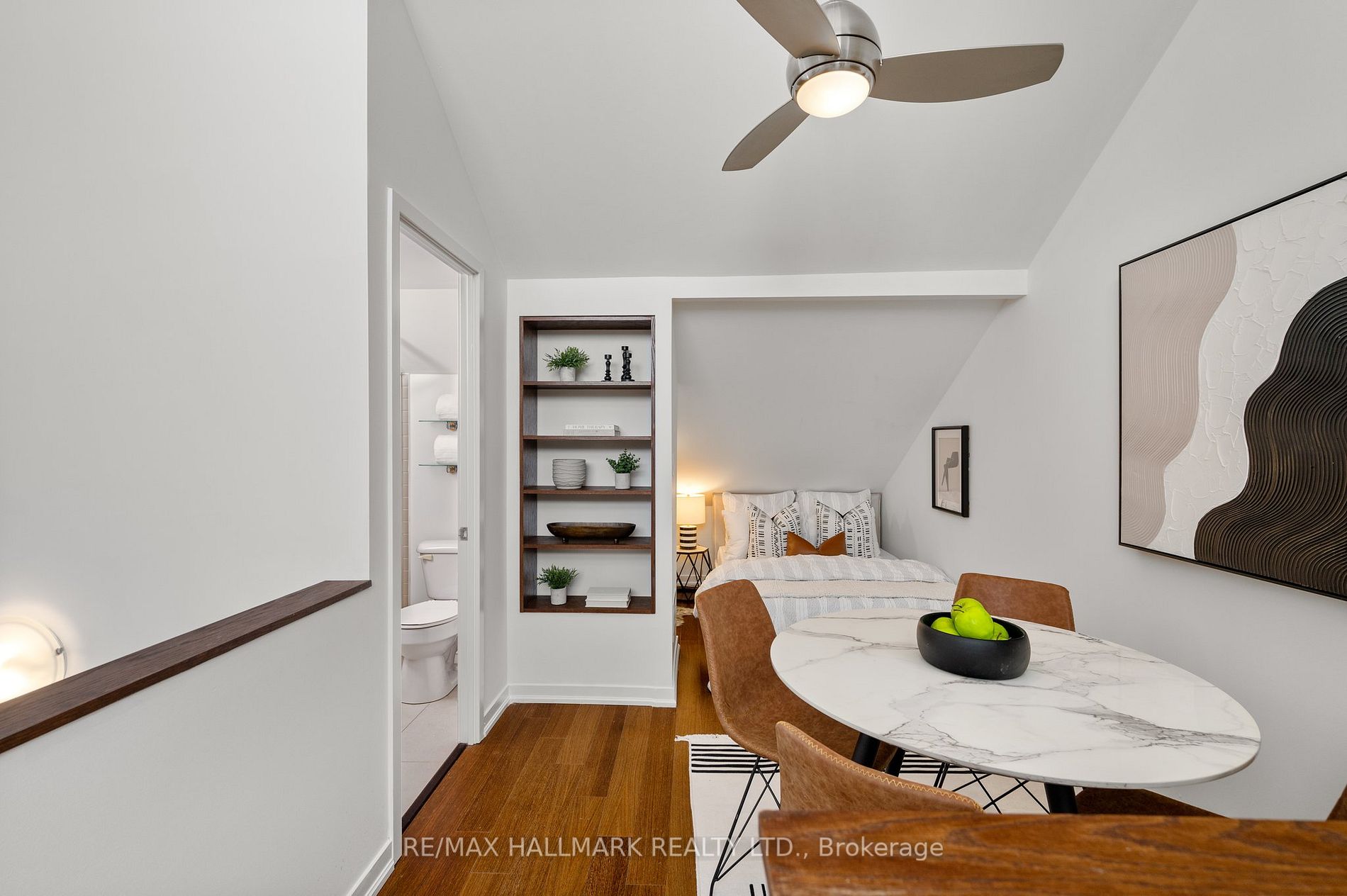 201 Carlaw Ave, #254