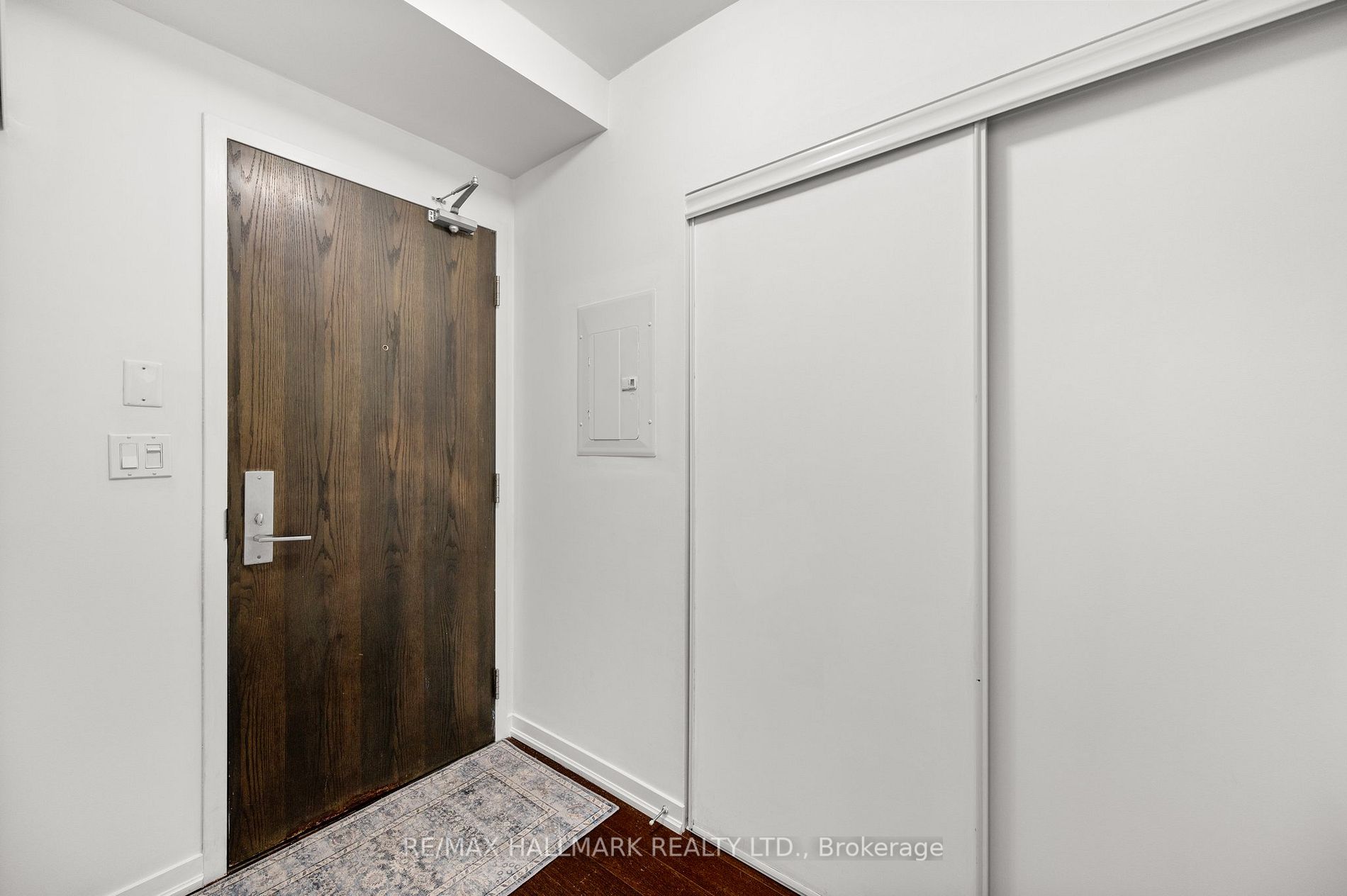 201 Carlaw Ave, #254