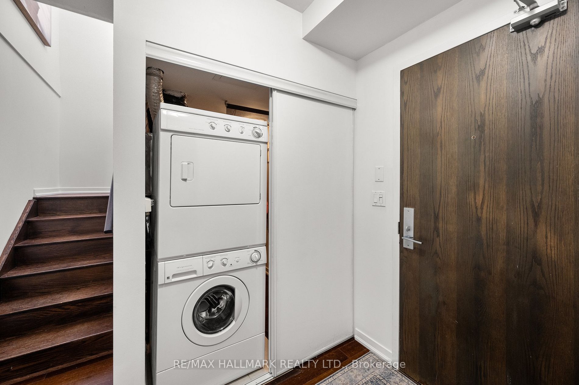 201 Carlaw Ave, #254