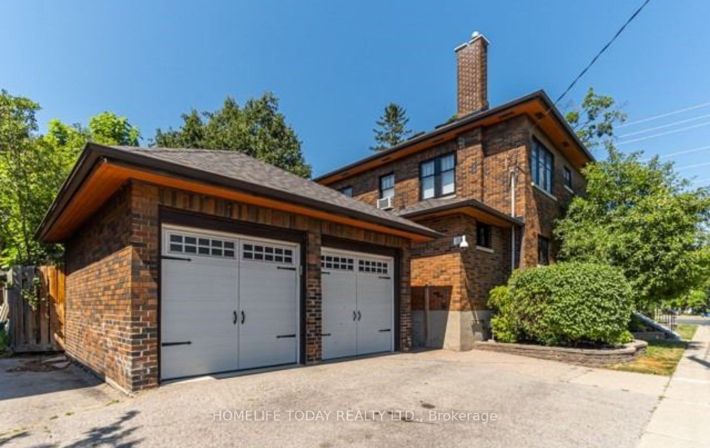 512 Simcoe St N