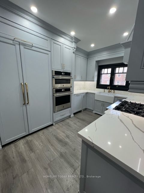 512 Simcoe St N