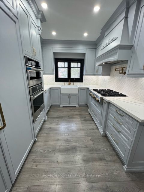 512 Simcoe St N