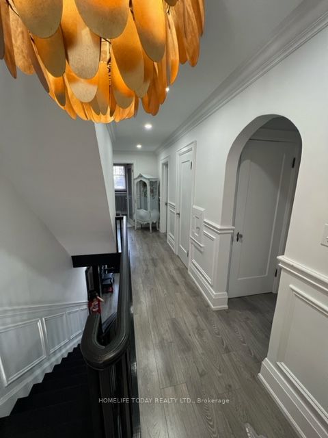512 Simcoe St N
