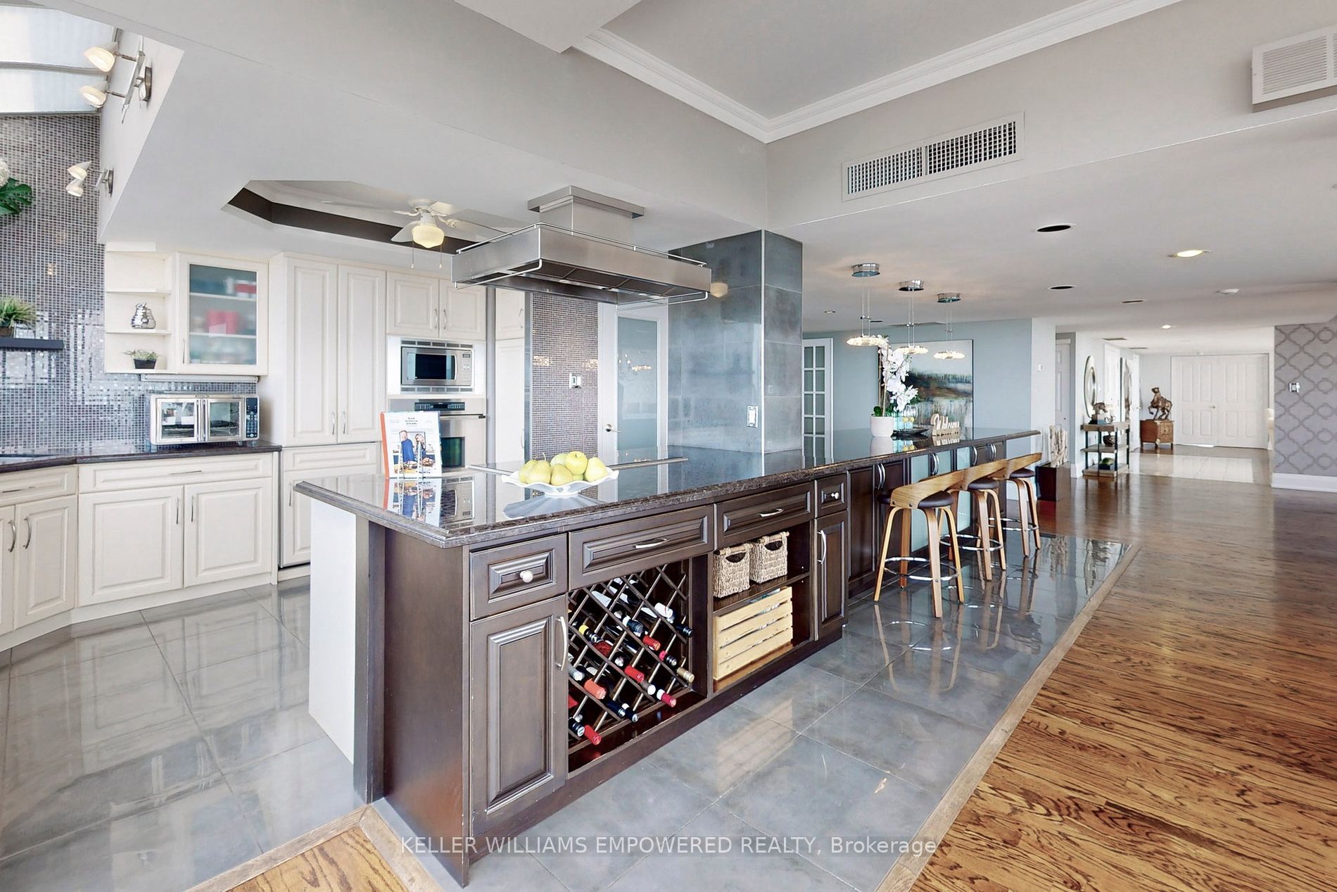 45 Cumberland Lane, #Ph900