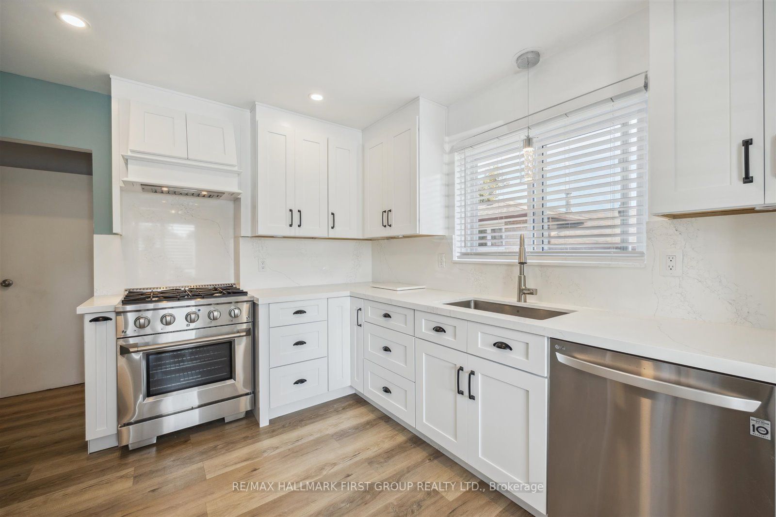 729 Kingfisher Dr