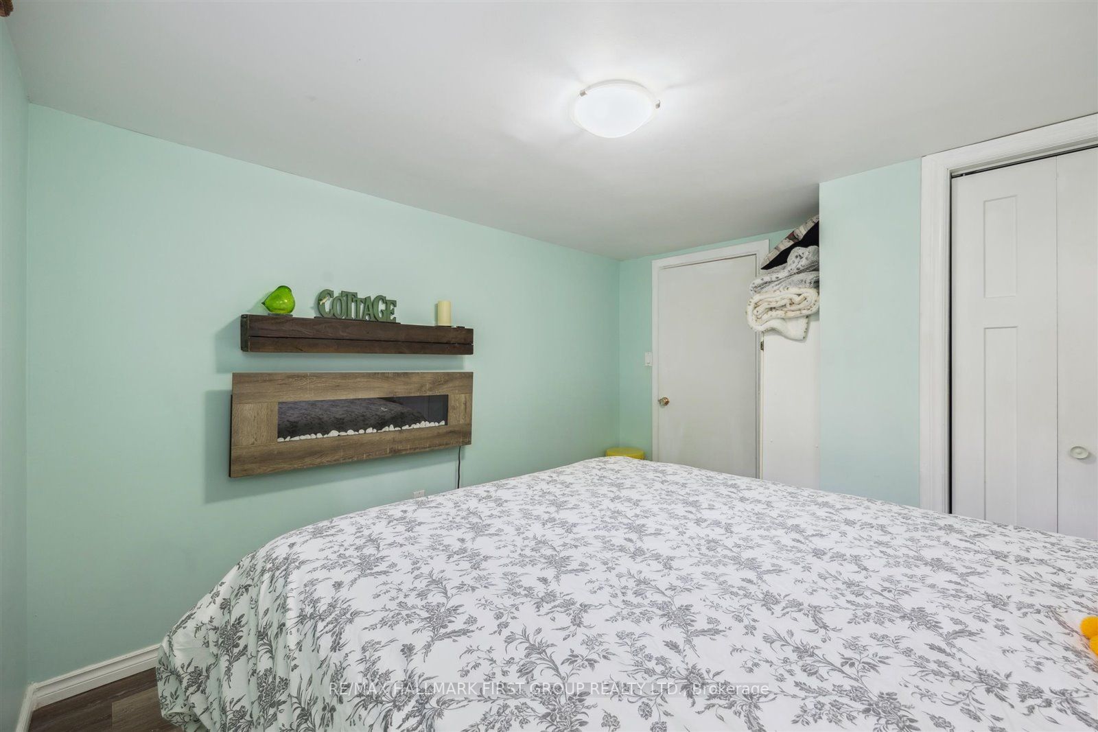 729 Kingfisher Dr