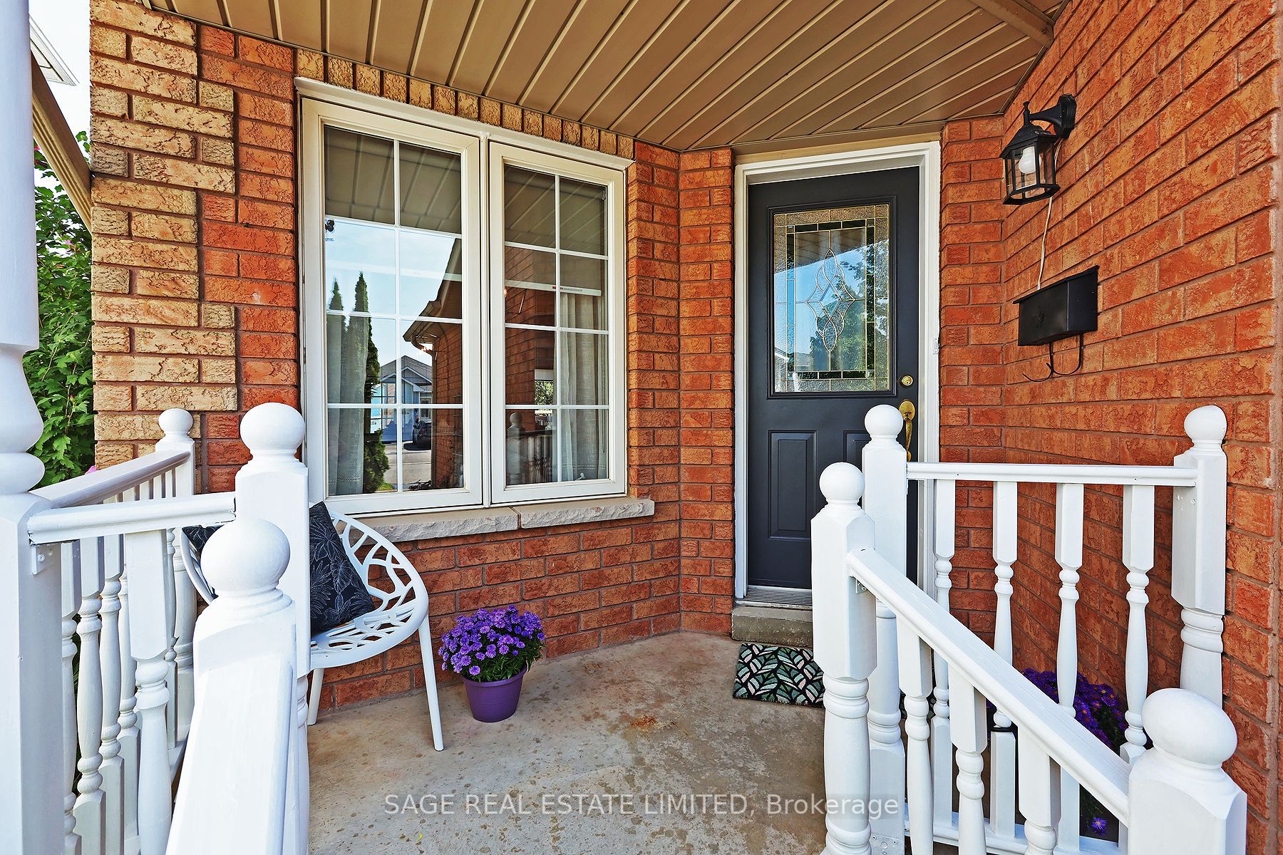 11 Rustwood St