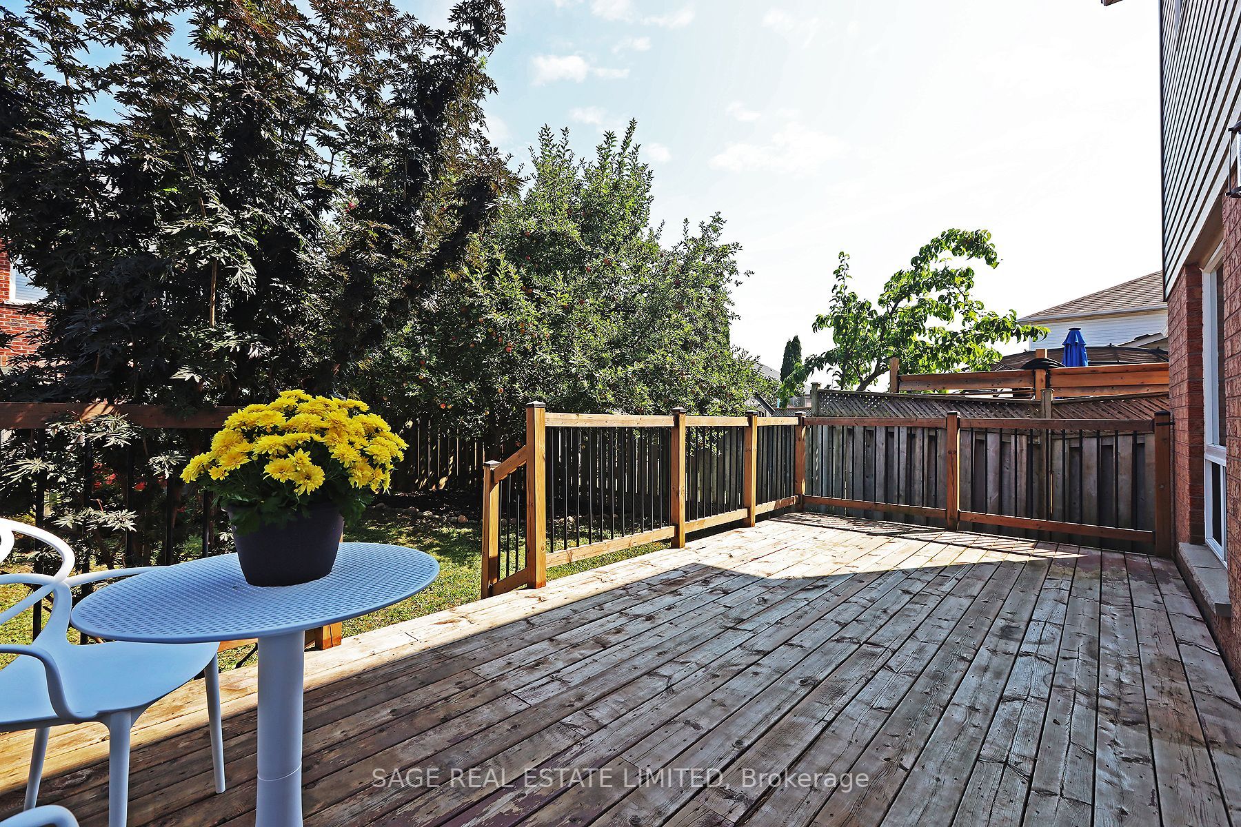 11 Rustwood St