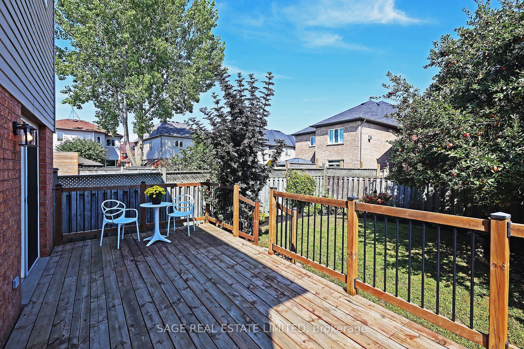 11 Rustwood St