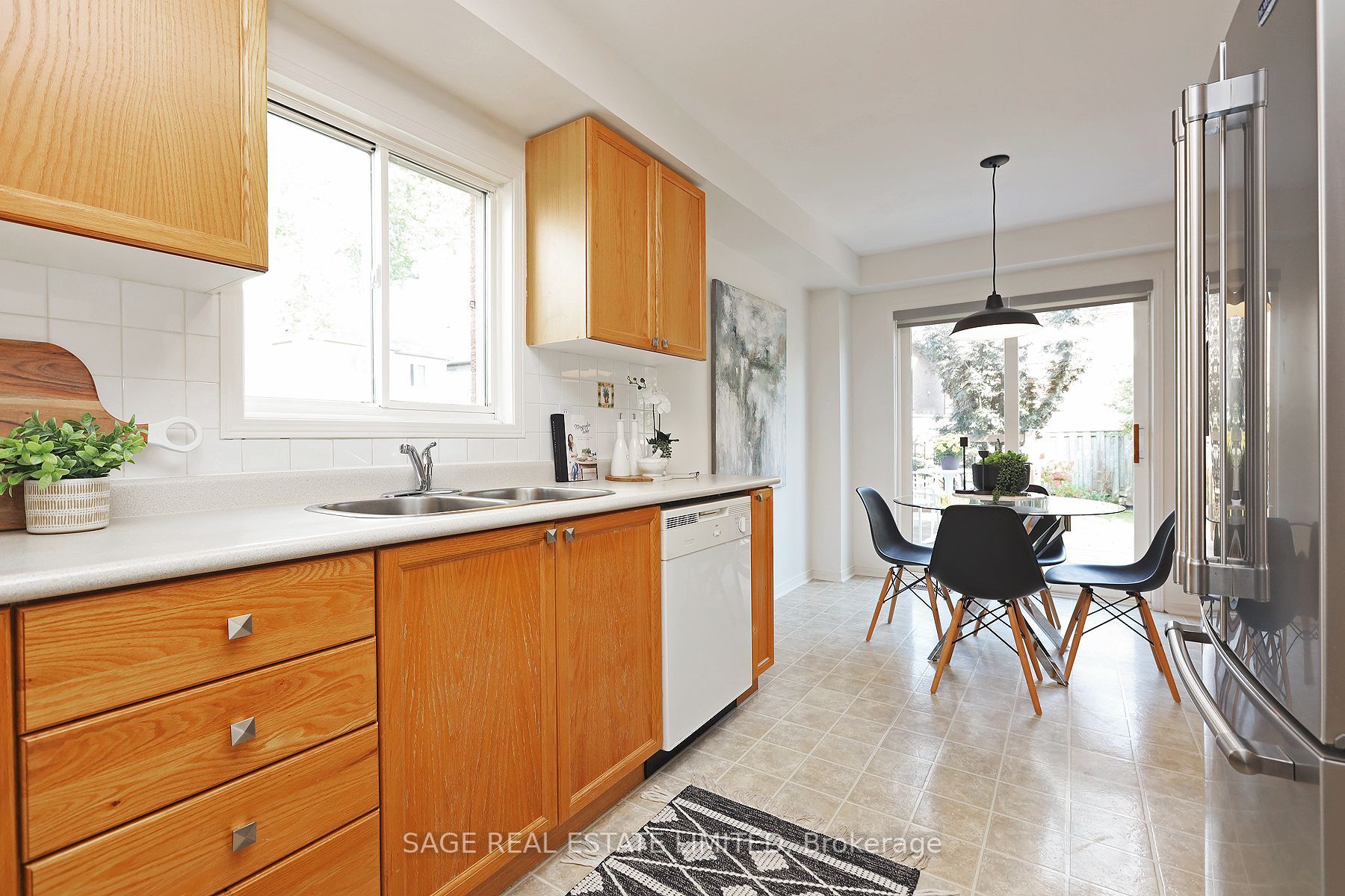 11 Rustwood St