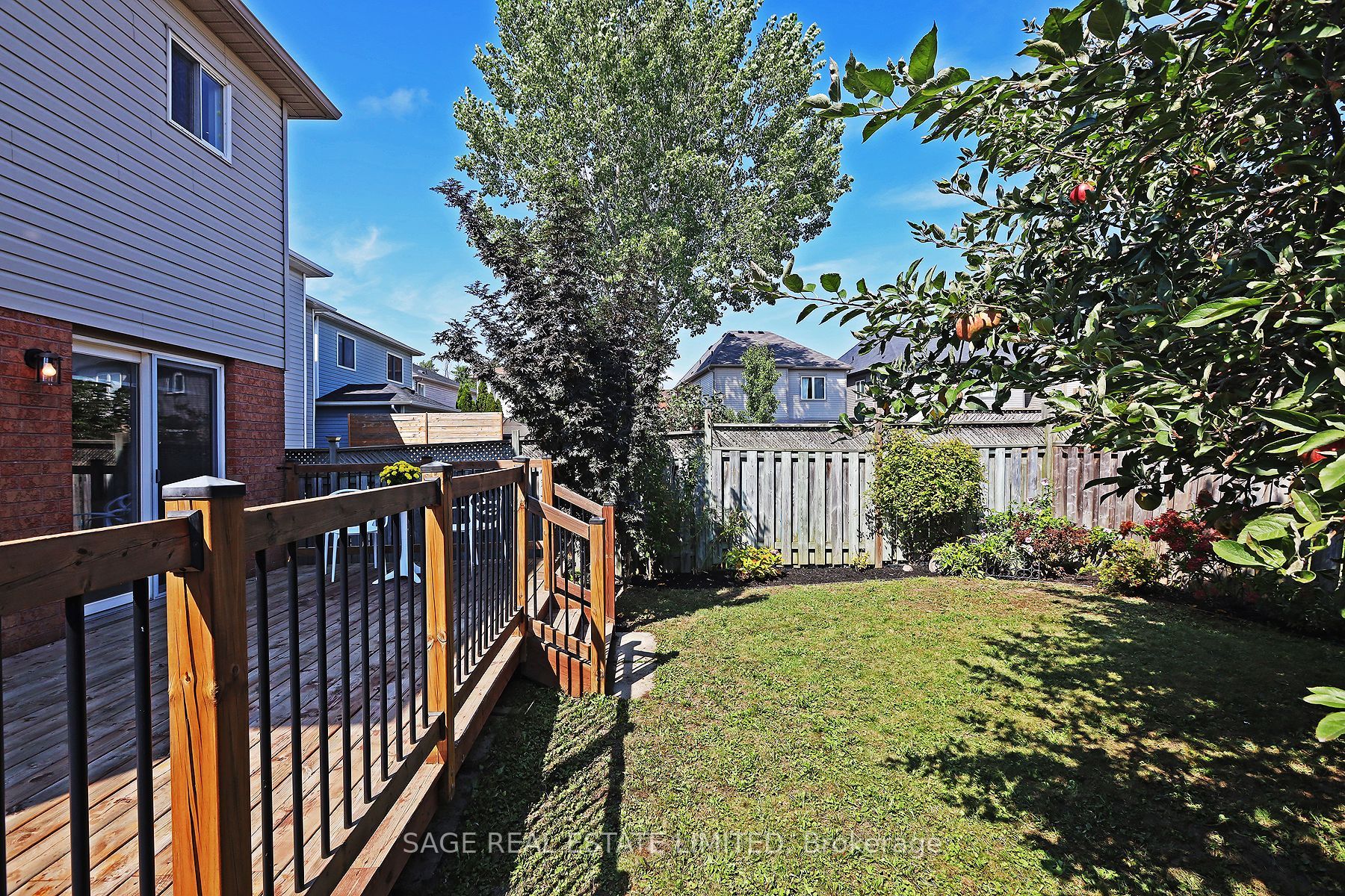 11 Rustwood St