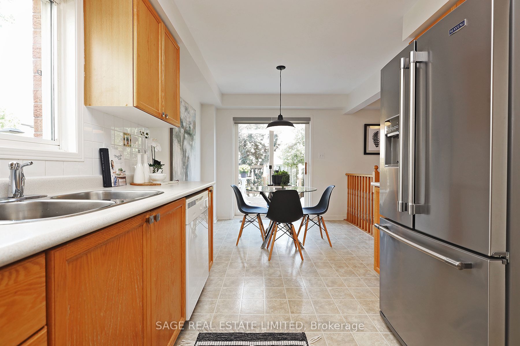 11 Rustwood St