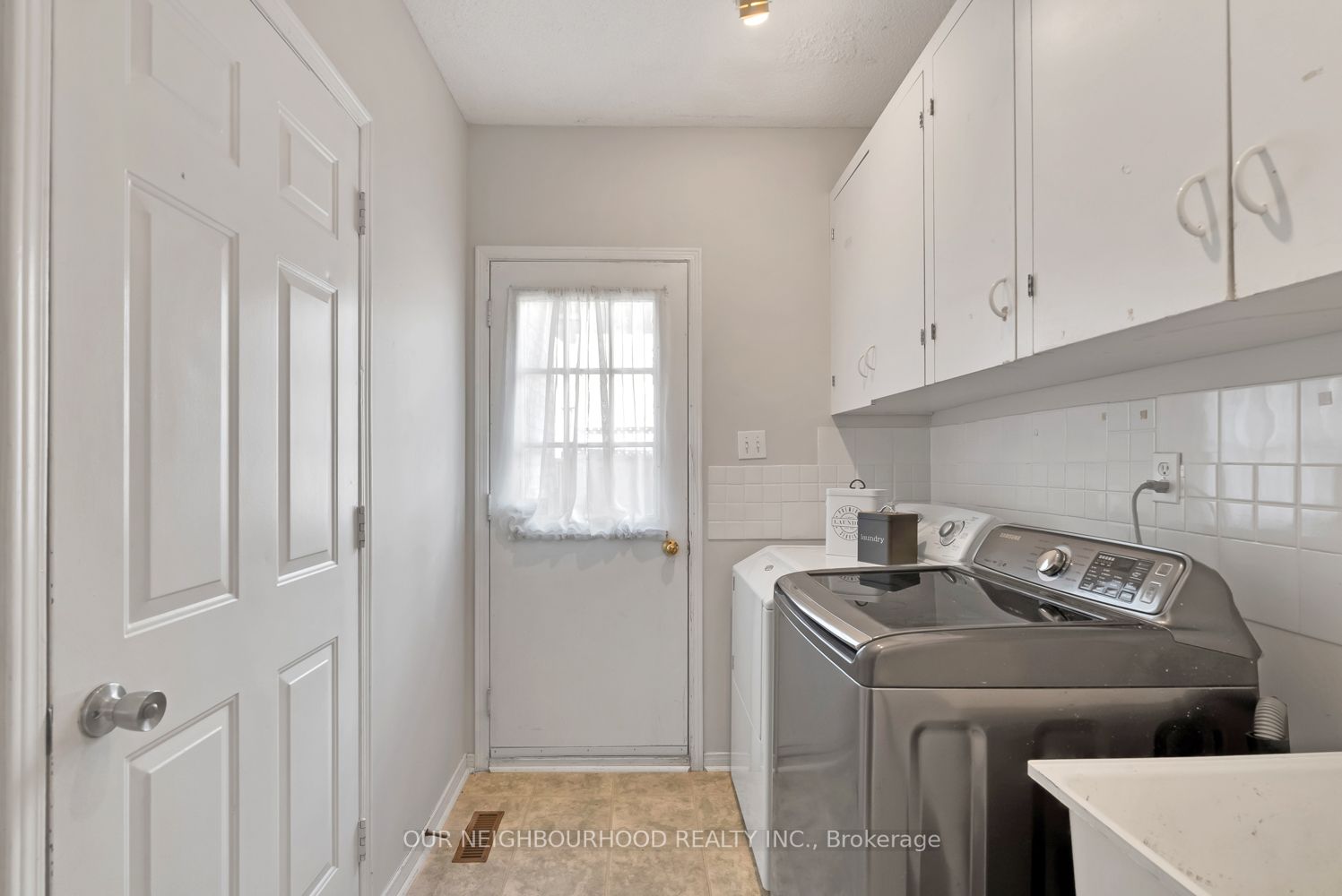 25 Lillian Cres