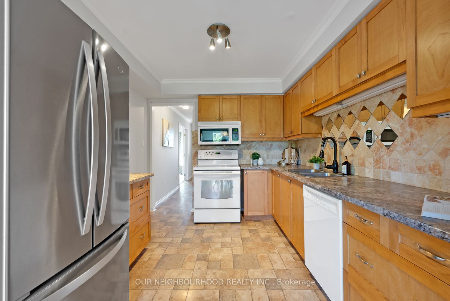 25 Lillian Cres