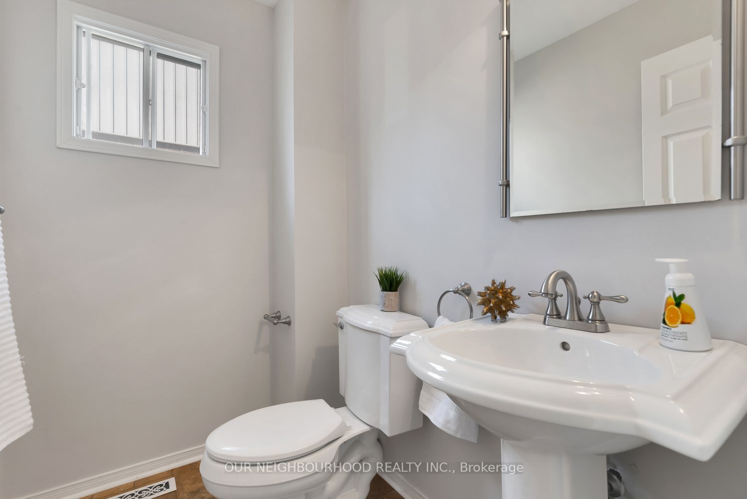 25 Lillian Cres