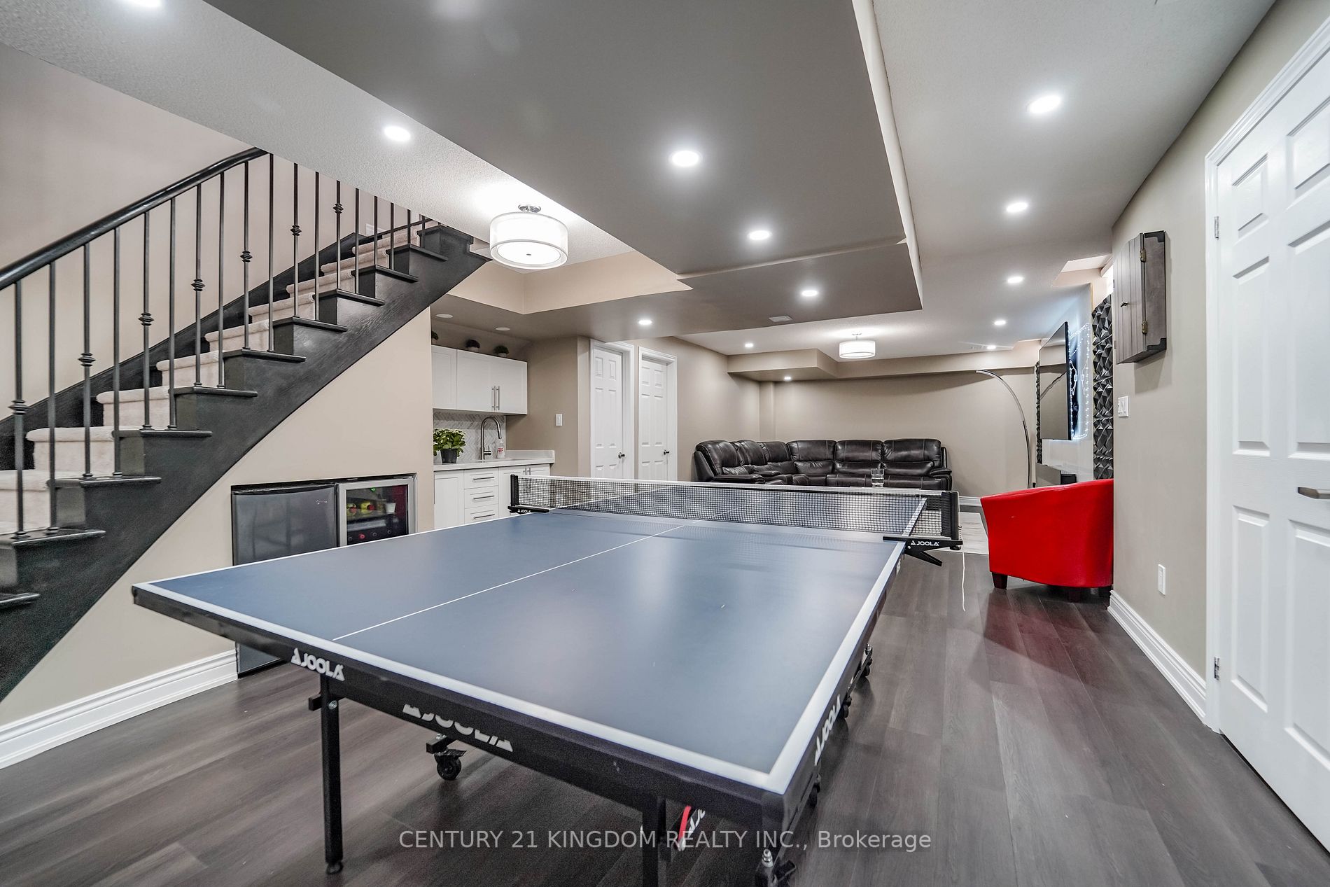 1 Chieftain St