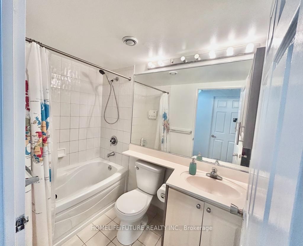 18 Lee Centre Dr, #812