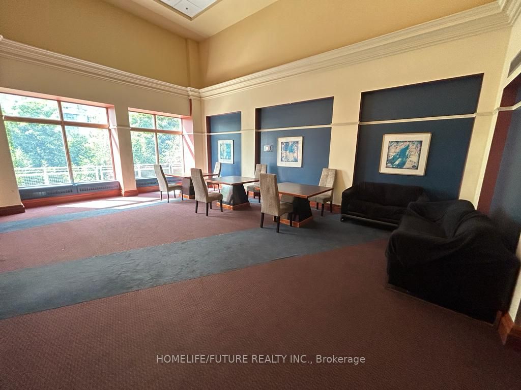 18 Lee Centre Dr, #812