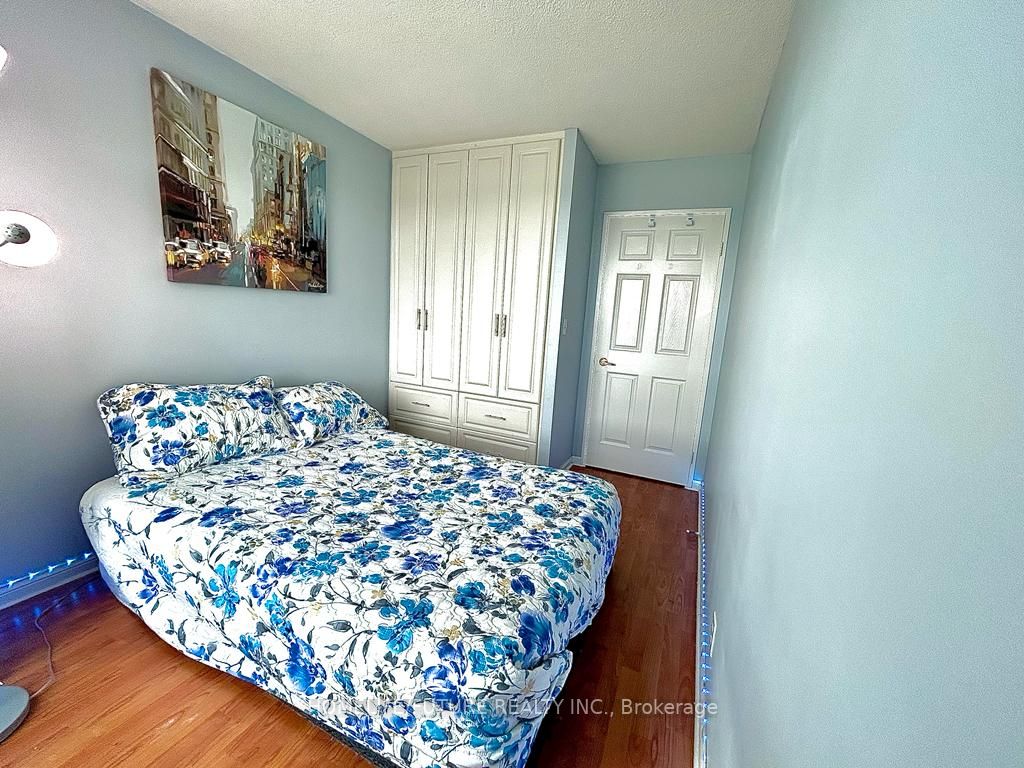 18 Lee Centre Dr, #812