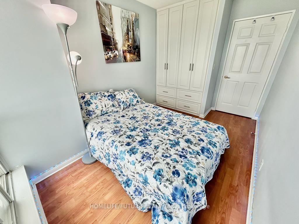 18 Lee Centre Dr, #812