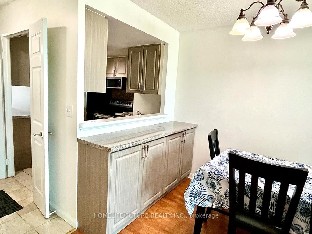 18 Lee Centre Dr, #812