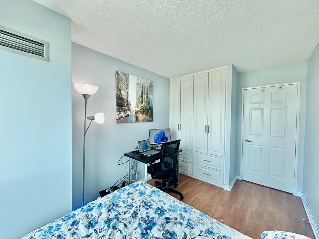 18 Lee Centre Dr, #812