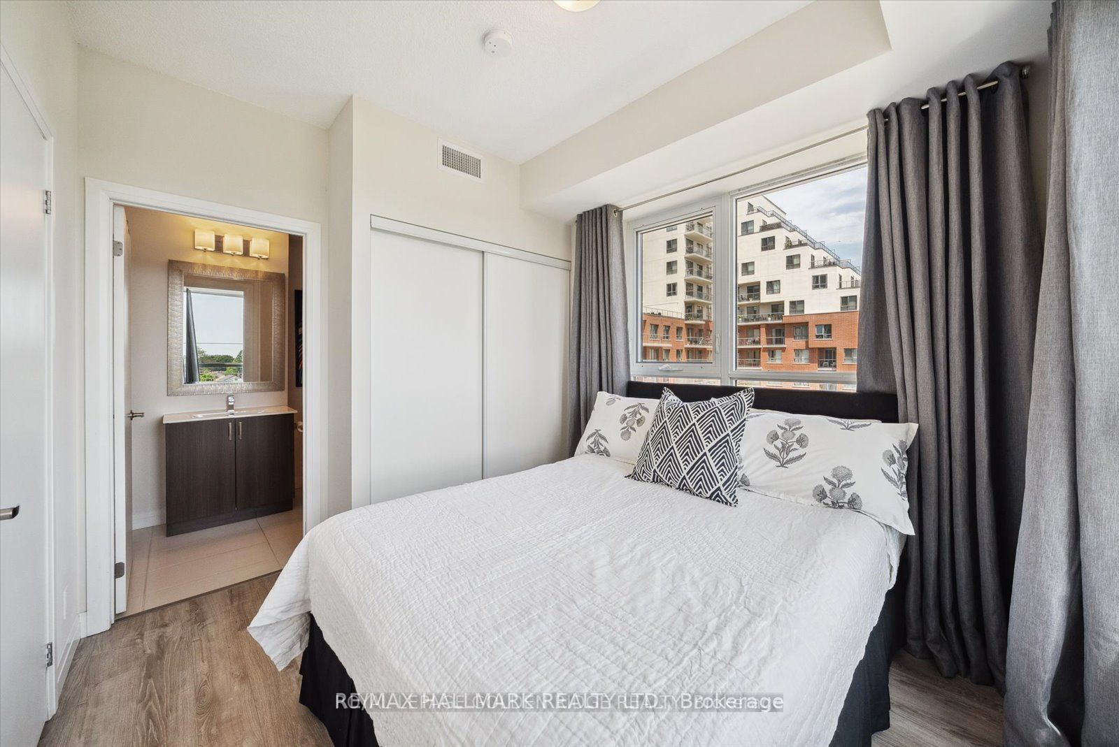 22 East Haven Dr, #523