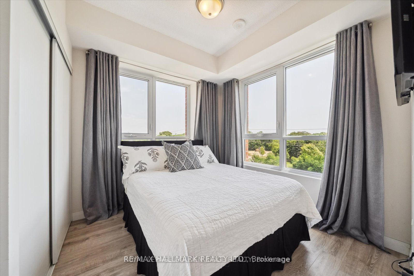 22 East Haven Dr, #523