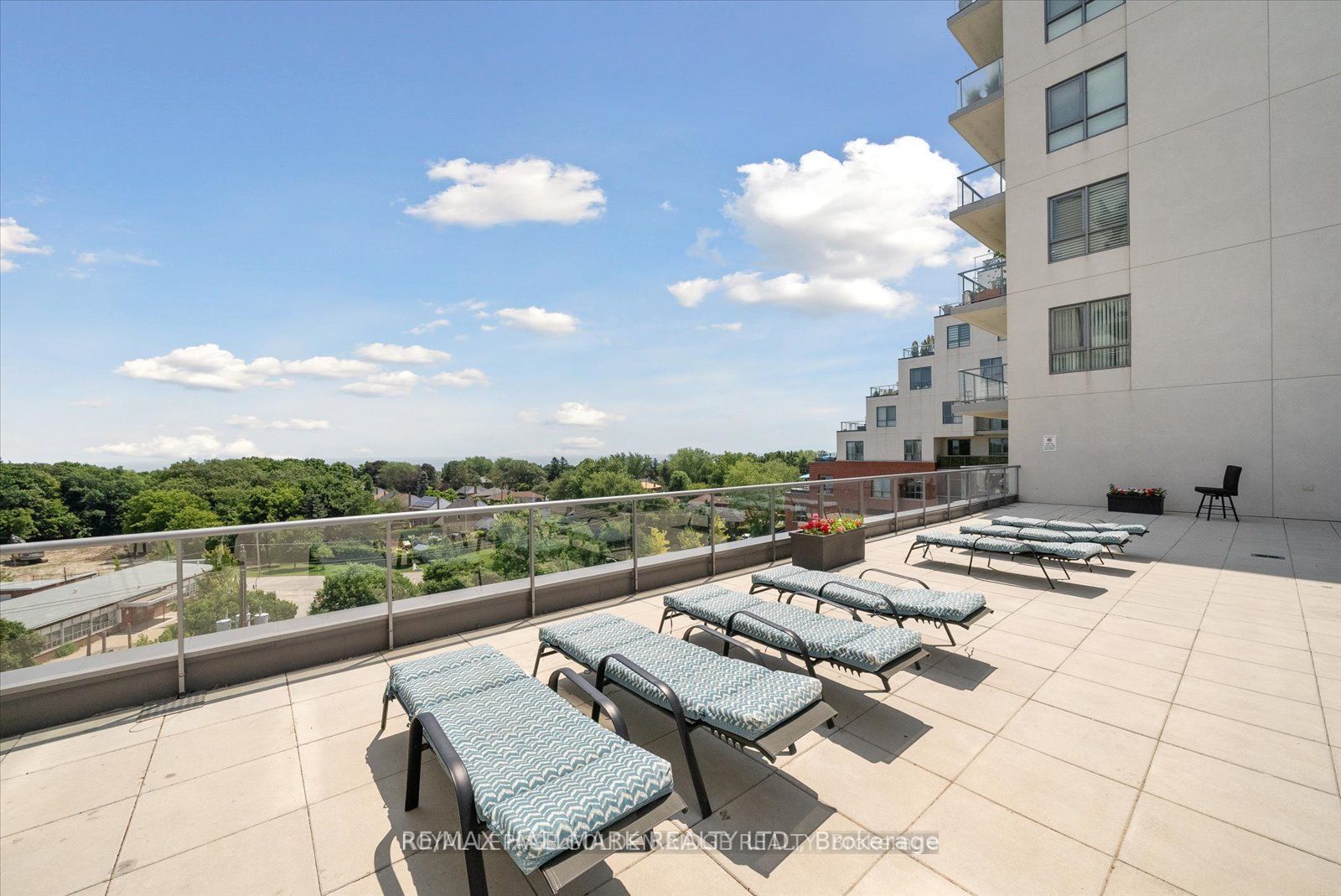 22 East Haven Dr, #523