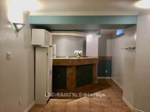 2385 Strathmore Cres, #Bsmt