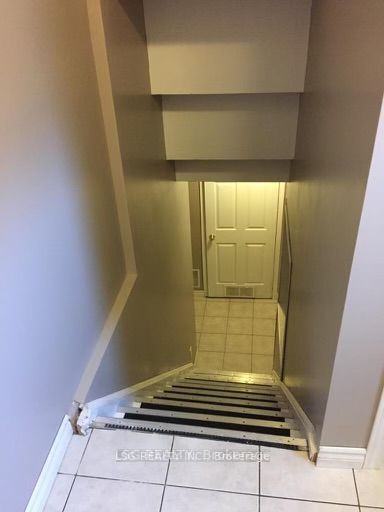 2385 Strathmore Cres, #Bsmt