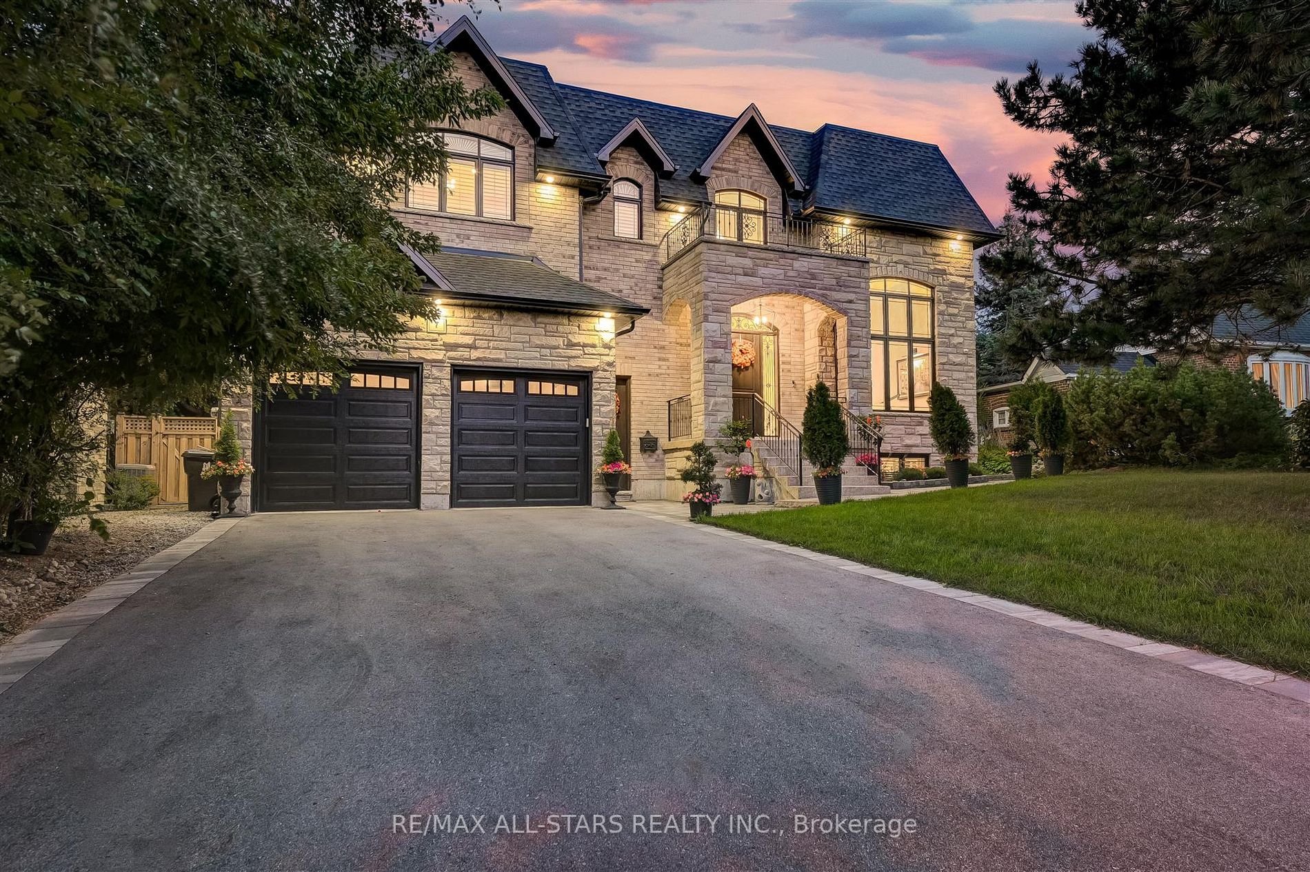 7 Brinloor Blvd