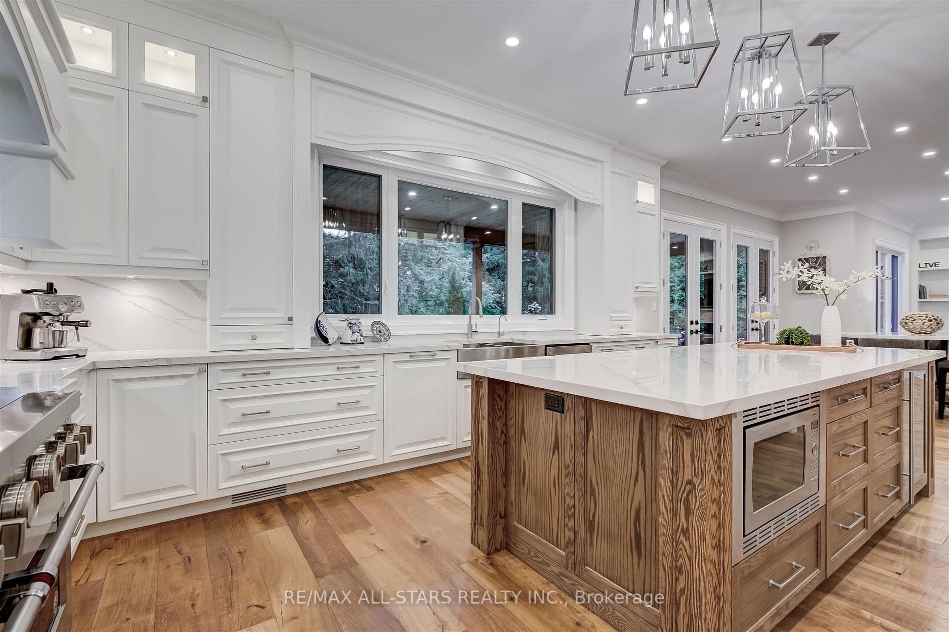 7 Brinloor Blvd