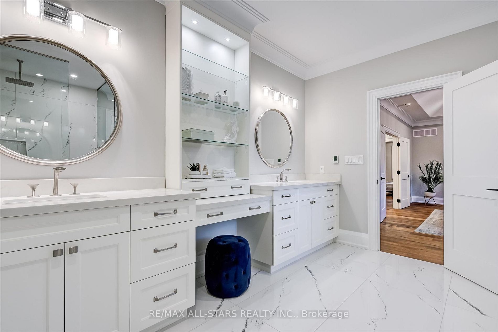 7 Brinloor Blvd