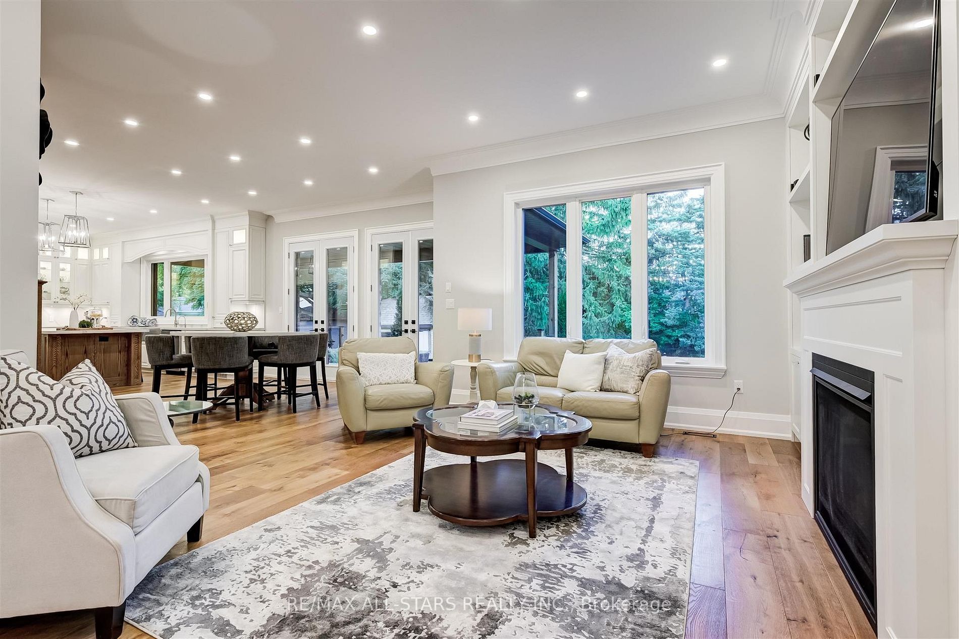 7 Brinloor Blvd
