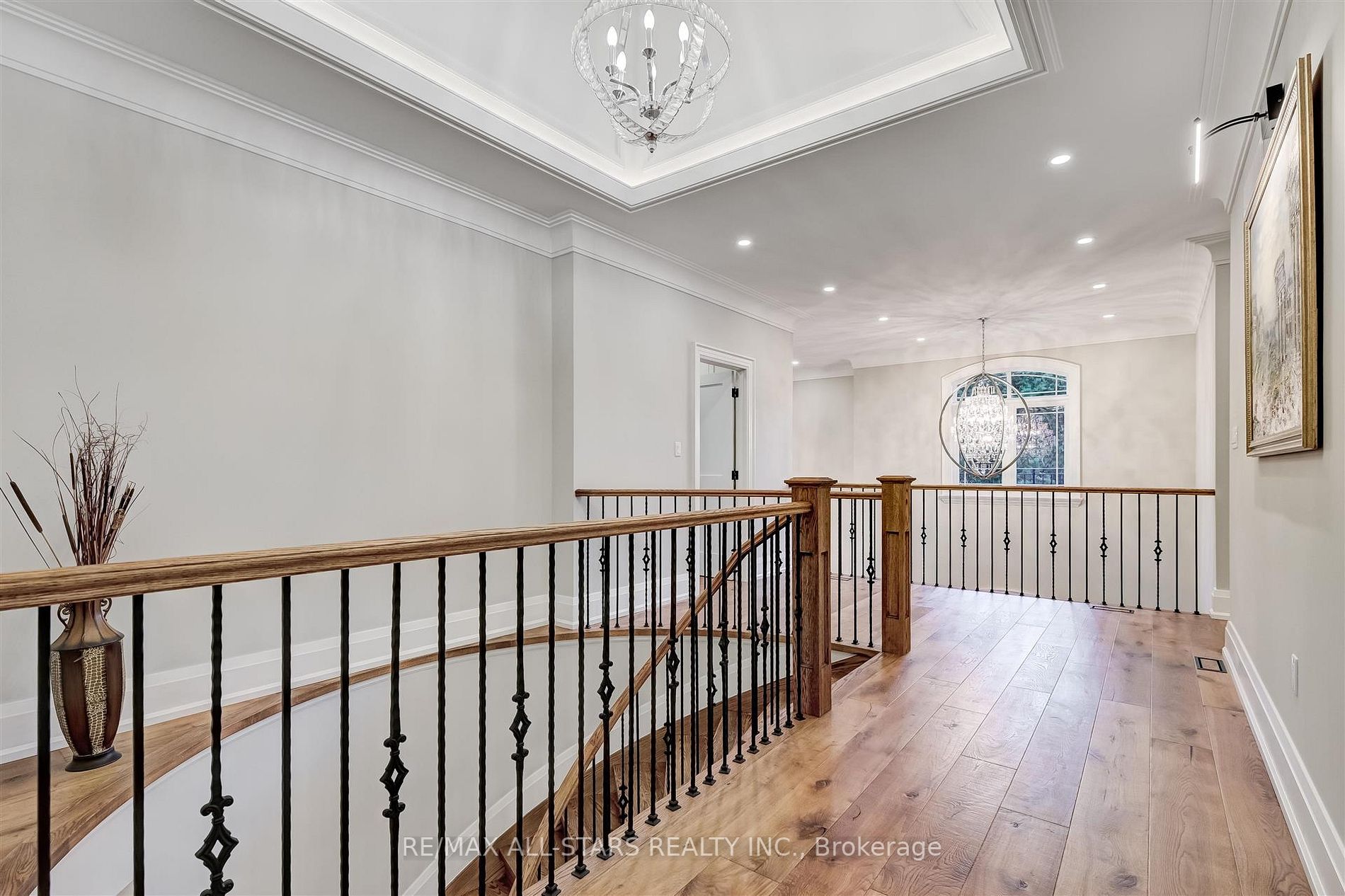 7 Brinloor Blvd