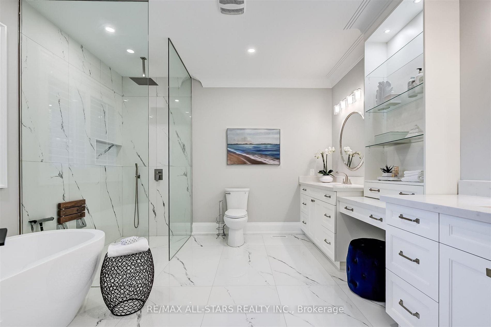 7 Brinloor Blvd