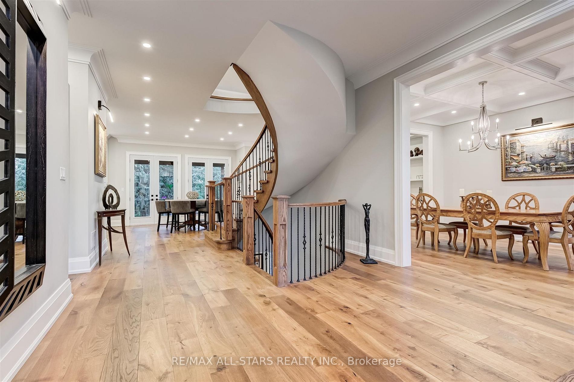 7 Brinloor Blvd