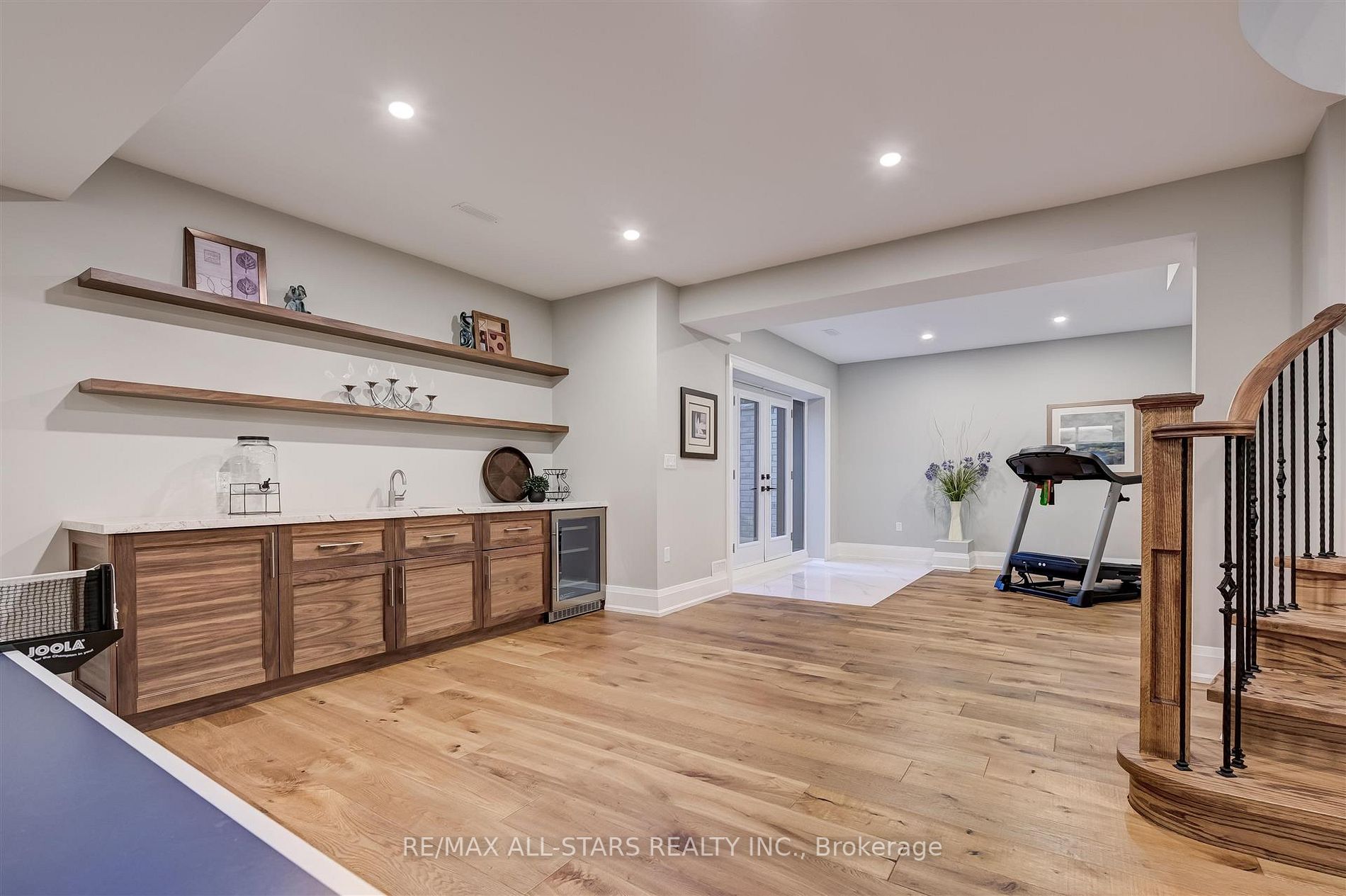 7 Brinloor Blvd