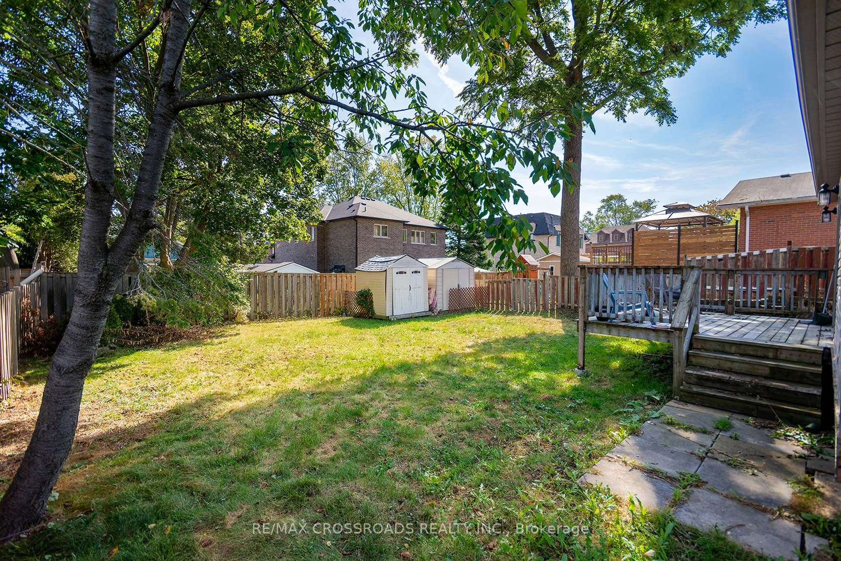 735 Hillcrest Rd
