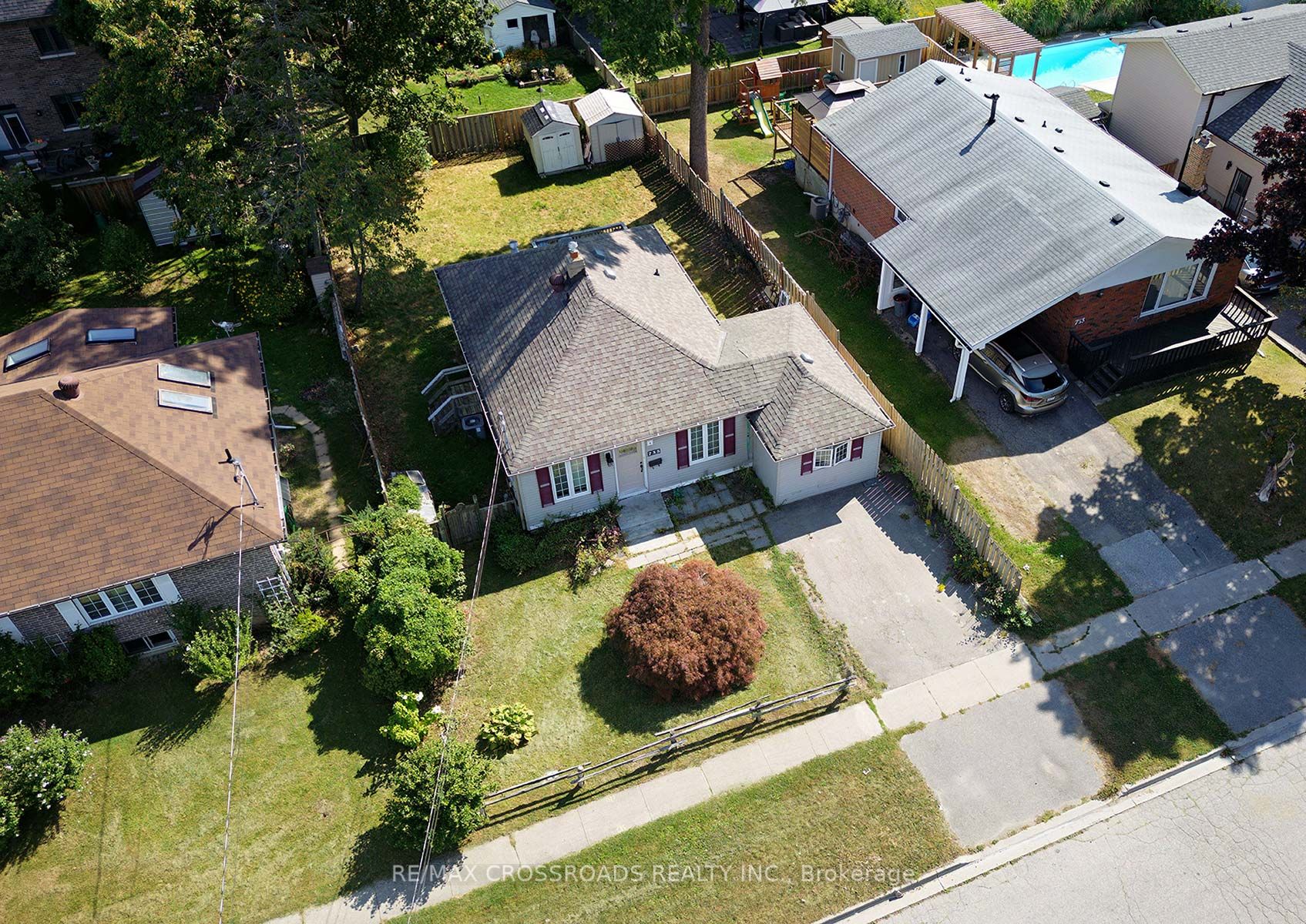 735 Hillcrest Rd