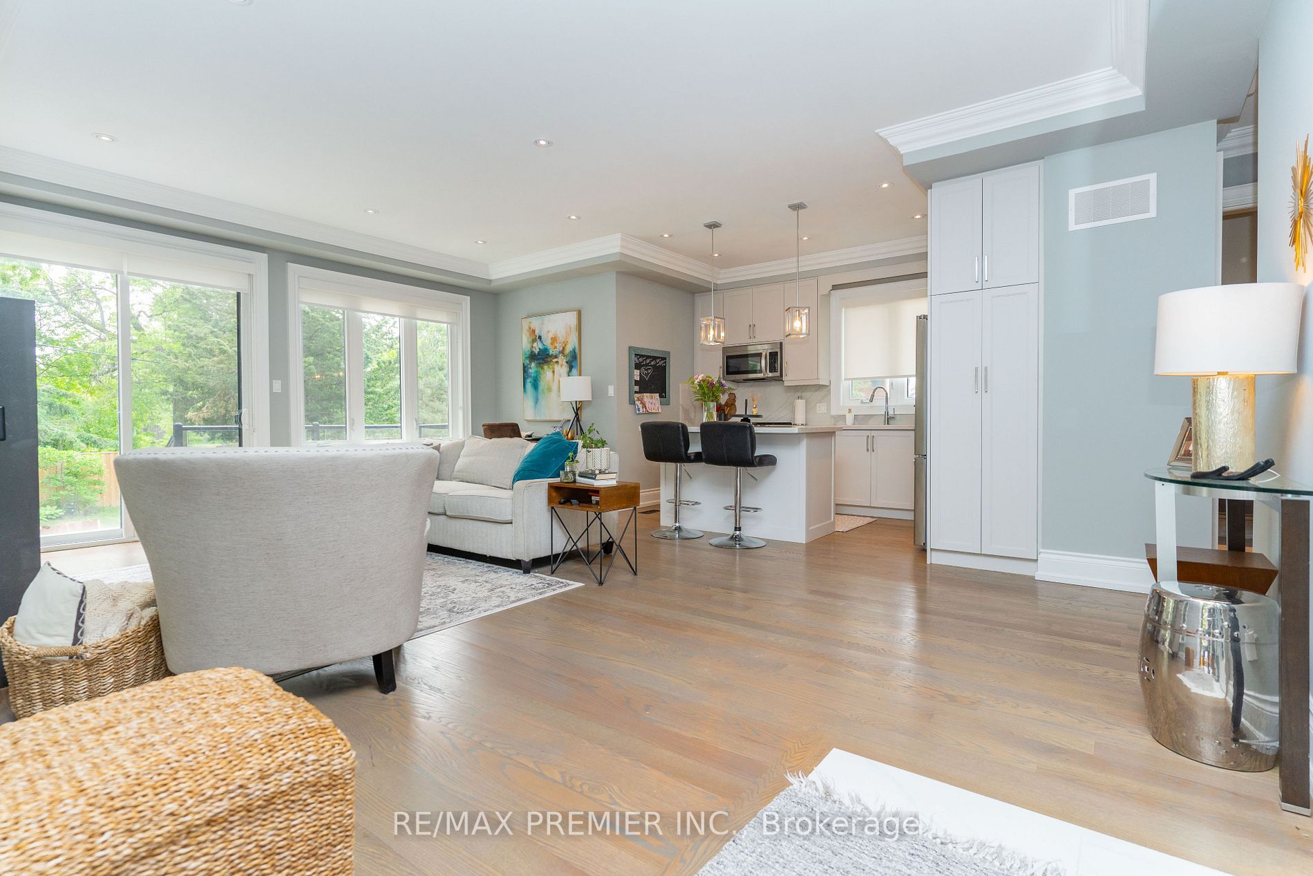 85 Adanac Dr