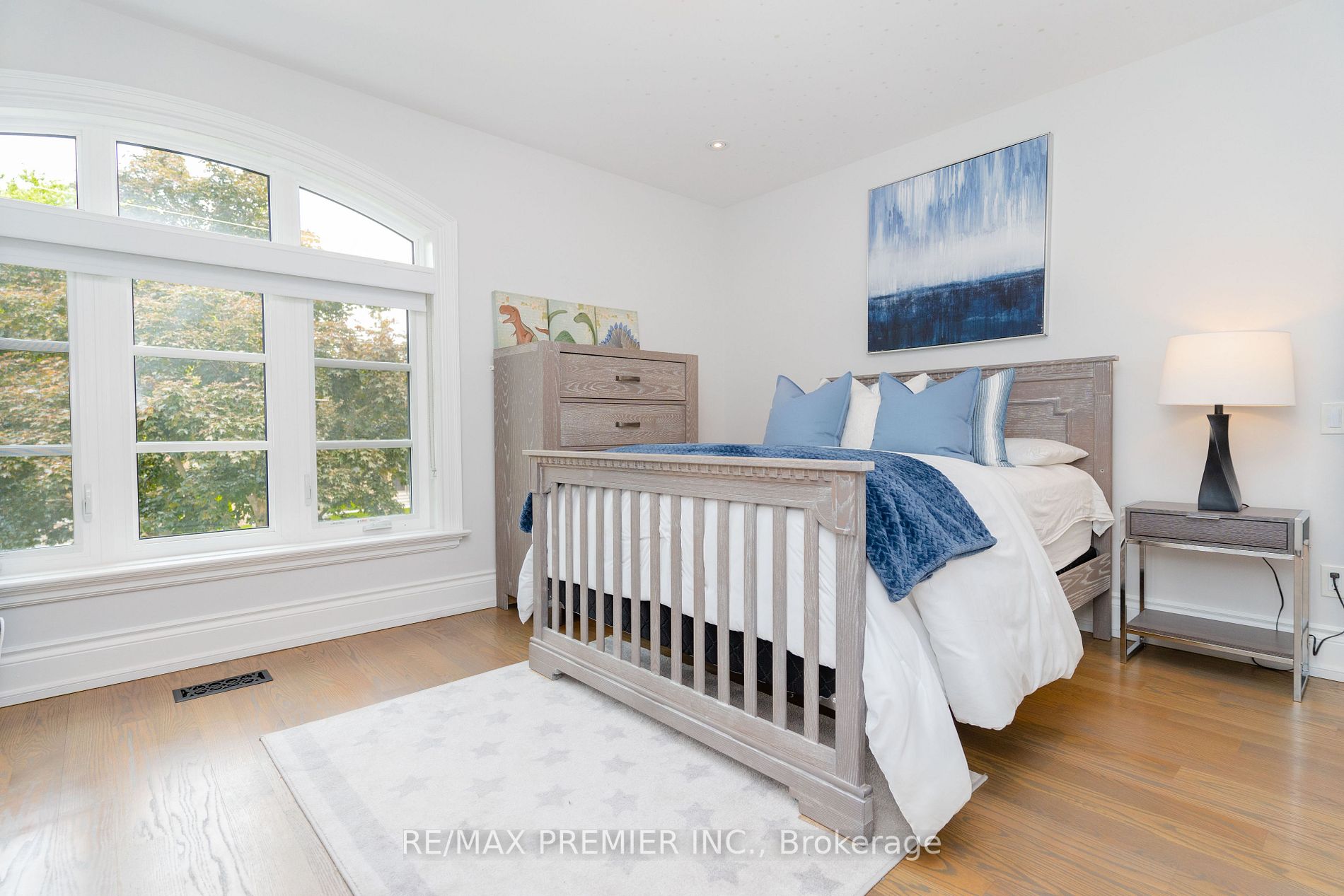 85 Adanac Dr